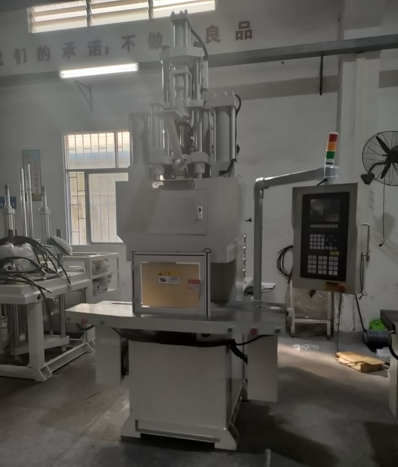 雙滑板C型注塑機(jī)